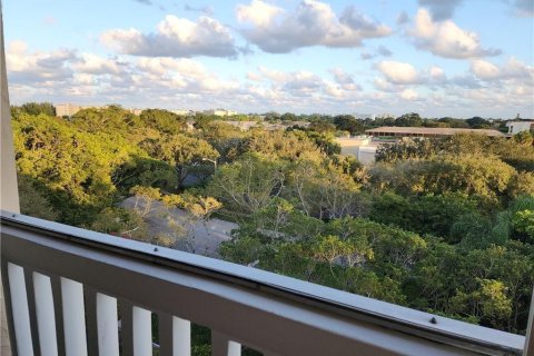 Condominio en alquiler en Lauderhill, Florida, 1 dormitorio, 90.3 m2 № 2168449 - foto 9