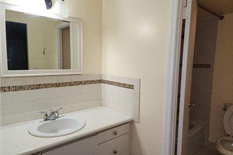 Condominio en alquiler en Lauderhill, Florida, 1 dormitorio, 90.3 m2 № 2168449 - foto 6