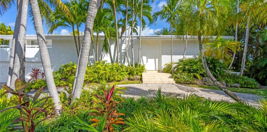 Casa en Key Biscayne, Florida 4 dormitorios, 398.55 m2 № 2002378