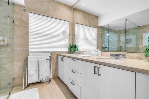 Casa en venta en Key Biscayne, Florida, 4 dormitorios, 398.55 m2 № 2002378 - foto 17