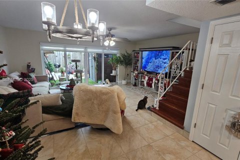 Condo in Hollywood, Florida, 3 bedrooms  № 1992269 - photo 17