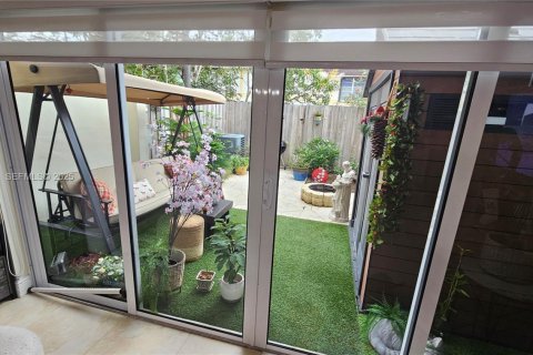 Condo in Hollywood, Florida, 3 bedrooms  № 1992269 - photo 16