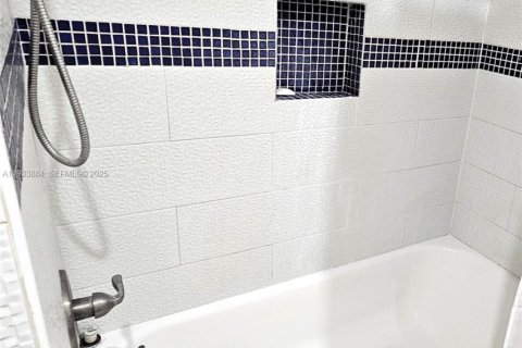 Condo in Hollywood, Florida, 3 bedrooms  № 1992269 - photo 10