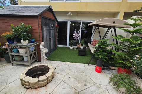 Condo in Hollywood, Florida, 3 bedrooms  № 1992269 - photo 14