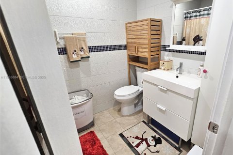 Condo in Hollywood, Florida, 3 bedrooms  № 1992269 - photo 11