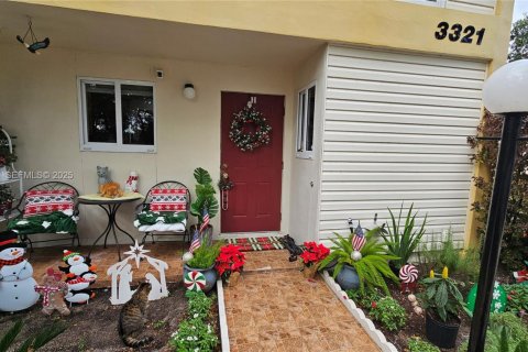 Condo in Hollywood, Florida, 3 bedrooms  № 1992269 - photo 18