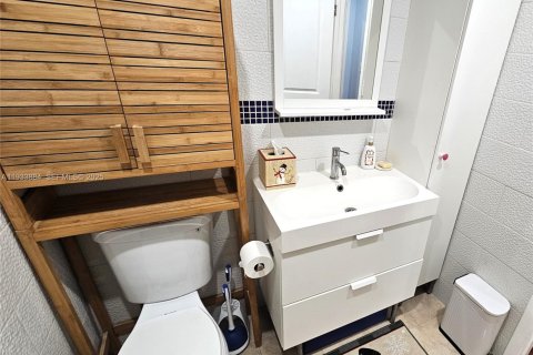 Condo in Hollywood, Florida, 3 bedrooms  № 1992269 - photo 9