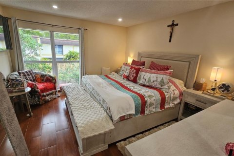 Condo in Hollywood, Florida, 3 bedrooms  № 1992269 - photo 5