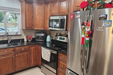 Condo in Hollywood, Florida, 3 bedrooms  № 1992269 - photo 2