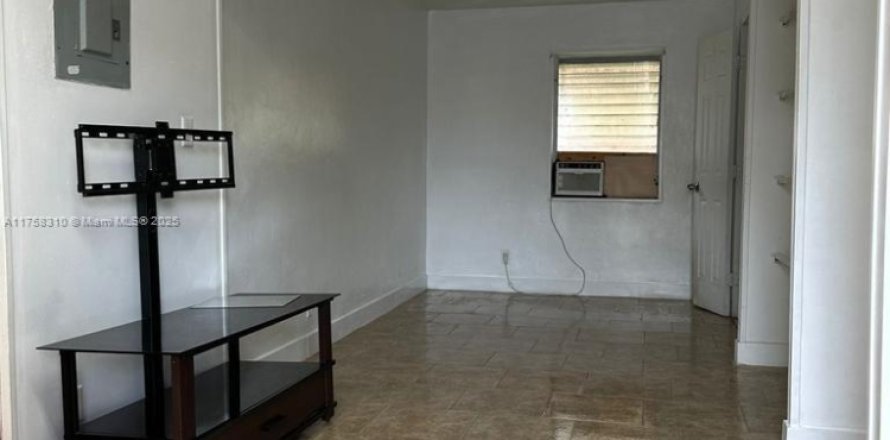 Immobilier commercial à Miami, Floride 1 chambre, 27.87 m2 № 1707541