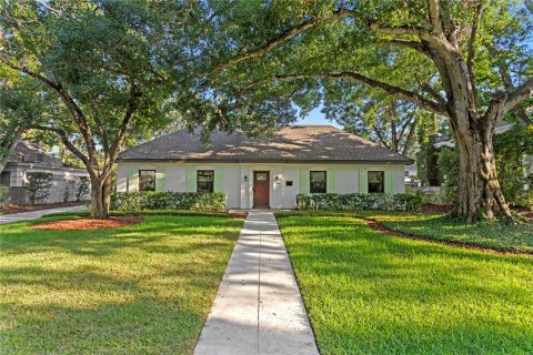 House in Tampa, Florida 3 bedrooms, 196.95 sq.m. № 1795431 - photo 1