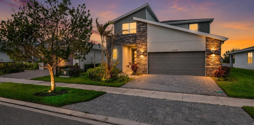 Casa en Port St. Lucie, Florida 4 dormitorios, 249.91 m2 № 2085678
