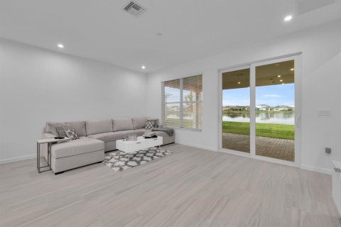 Casa en venta en Port St. Lucie, Florida, 4 dormitorios, 249.91 m2 № 2085678 - foto 15