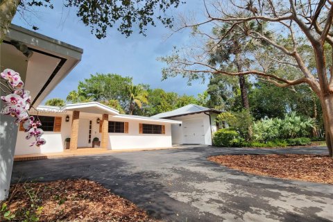 Casa en Pinecrest, Florida 6 dormitorios, 397.81 m2 № 2042749