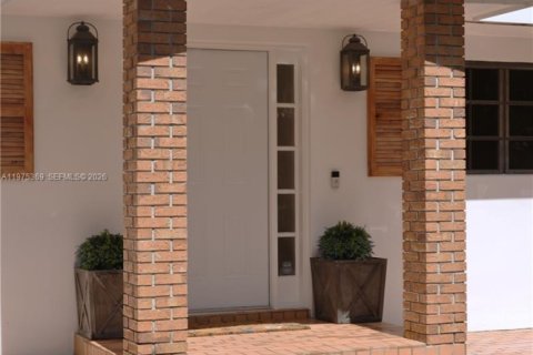 Casa en venta en Pinecrest, Florida, 6 dormitorios, 397.81 m2 № 2042749 - foto 4