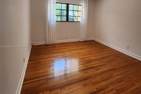 Casa en venta en Pinecrest, Florida, 6 dormitorios, 397.81 m2 № 2042749 - foto 16