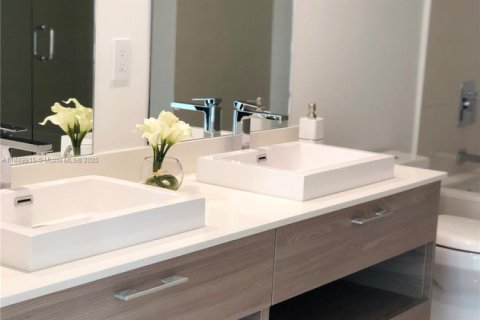 Condo in Miami, Florida, 3 bedrooms  № 1852421 - photo 16