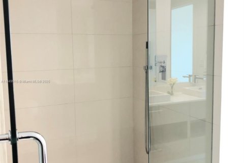 Condo in Miami, Florida, 3 bedrooms  № 1852421 - photo 17