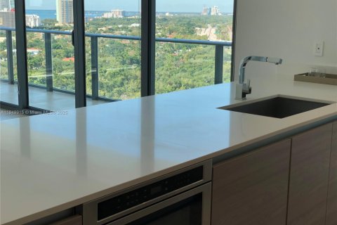 Condo in Miami, Florida, 3 bedrooms  № 1852421 - photo 4