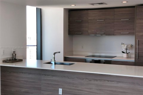 Condo in Miami, Florida, 3 bedrooms  № 1852421 - photo 1