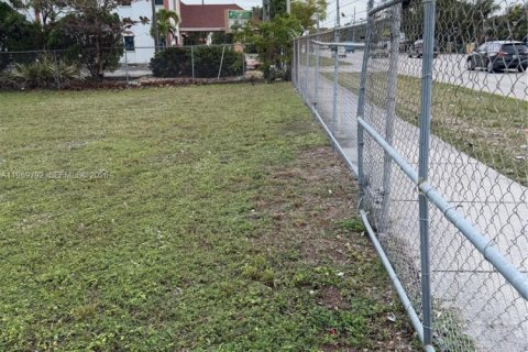 Terreno en venta en Miami, Florida № 2030623 - foto 5
