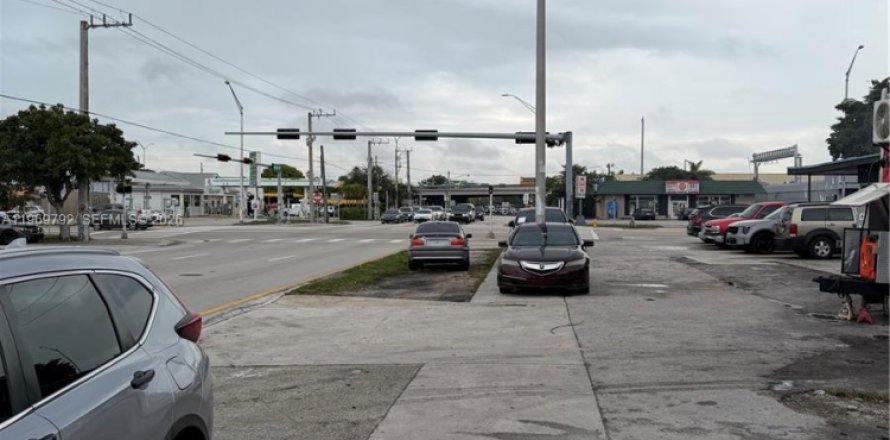 Terreno en Miami, Florida № 2030623