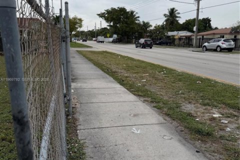 Terreno en venta en Miami, Florida № 2030623 - foto 4