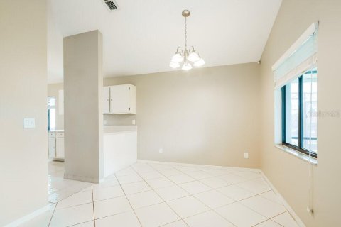 Villa ou maison à louer à Oviedo, Floride: 3 chambres, 123 m2 № 2092039 - photo 5