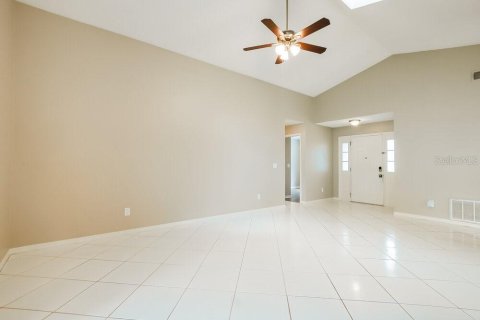 Villa ou maison à louer à Oviedo, Floride: 3 chambres, 123 m2 № 2092039 - photo 3