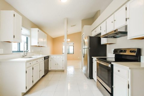 Villa ou maison à louer à Oviedo, Floride: 3 chambres, 123 m2 № 2092039 - photo 8