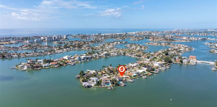 Casa en Saint Petersburg, Florida 3 dormitorios, 237.27 m2 № 2097344