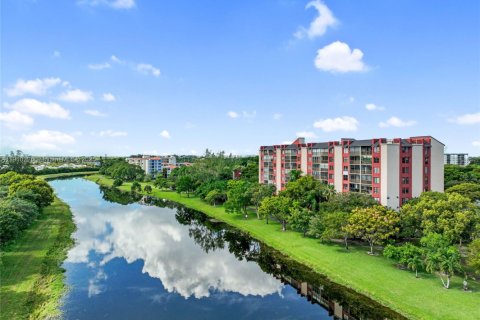 Condo in Pompano Beach, Florida, 2 bedrooms № 1968053 - photo 30