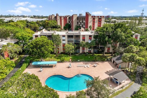 Condo in Pompano Beach, Florida, 2 bedrooms № 1968053 - photo 25