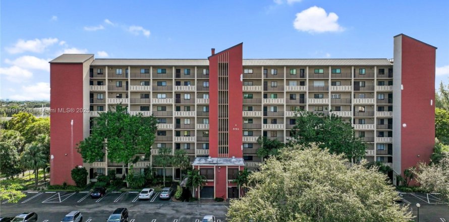 Condo in Pompano Beach, Florida, 2 bedrooms № 1968053