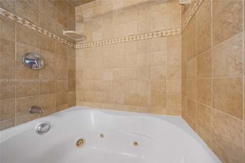 Condo in Pompano Beach, Florida, 2 bedrooms № 1968053 - photo 14