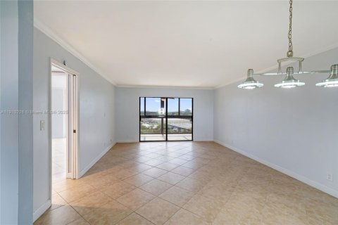 Condo in Pompano Beach, Florida, 2 bedrooms № 1968053 - photo 4