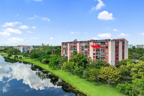 Condo in Pompano Beach, Florida, 2 bedrooms № 1968053 - photo 24