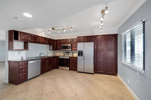 Condo in Pompano Beach, Florida, 2 bedrooms № 1968053 - photo 6