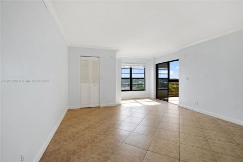 Condo in Pompano Beach, Florida, 2 bedrooms № 1968053 - photo 9