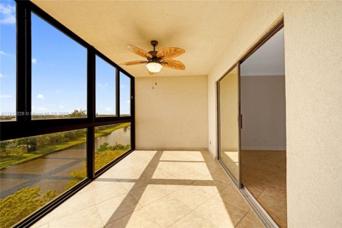Condo in Pompano Beach, Florida, 2 bedrooms № 1968053 - photo 21