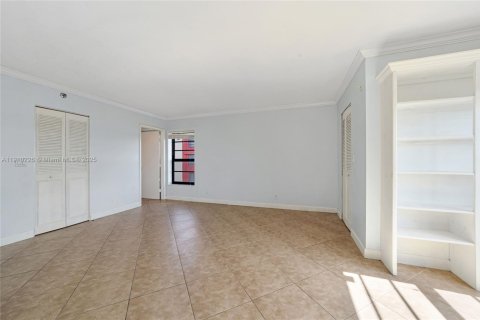 Condo in Pompano Beach, Florida, 2 bedrooms № 1968053 - photo 10