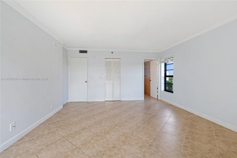 Condo in Pompano Beach, Florida, 2 bedrooms № 1968053 - photo 11