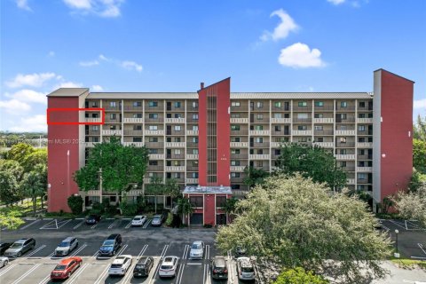 Condo in Pompano Beach, Florida, 2 bedrooms № 1968053 - photo 23