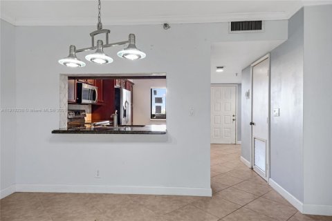 Condo in Pompano Beach, Florida, 2 bedrooms № 1968053 - photo 3