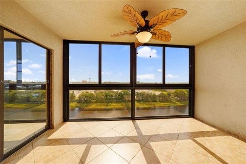 Condo in Pompano Beach, Florida, 2 bedrooms № 1968053 - photo 20