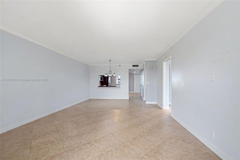 Condo in Pompano Beach, Florida, 2 bedrooms № 1968053 - photo 2