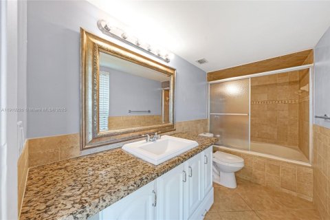 Condo in Pompano Beach, Florida, 2 bedrooms № 1968053 - photo 13