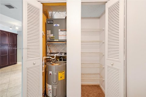 Condo in Pompano Beach, Florida, 2 bedrooms № 1968053 - photo 19