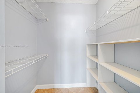 Condo in Pompano Beach, Florida, 2 bedrooms № 1968053 - photo 12