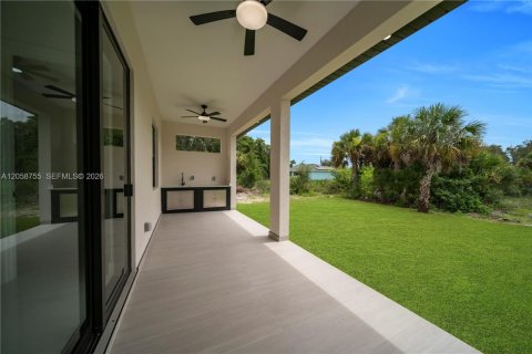 Casa en venta en Lehigh Acres, Florida, 4 dormitorios, 168.62 m2 № 2169112 - foto 24